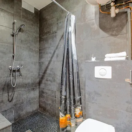 11 - Studio Design Champs Elysees Apartment *
